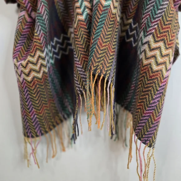 RIIQIICHY Women One-Size NWT Colorful Chevron Patterned Poncho - Picture 8 of 11